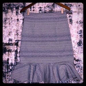 BANANA REPUBLIC STRETCHY PATTERNED RUFFLE SKIRT